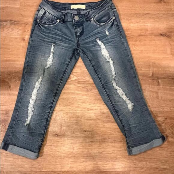 Almost Famous cropped denim size 1 distressed style - Picture 1 of 7